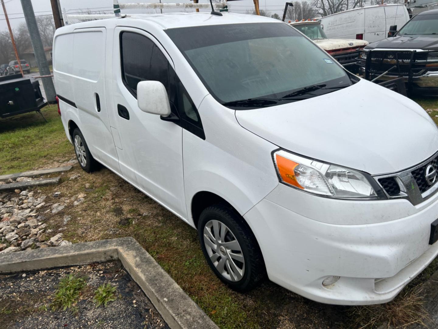 2020 White Nissan NV200 (3N6CM0KN7LK) , located at 1687 Business 35 S, New Braunfels, TX, 78130, (830) 625-7159, 29.655487, -98.051491 - Photo#3